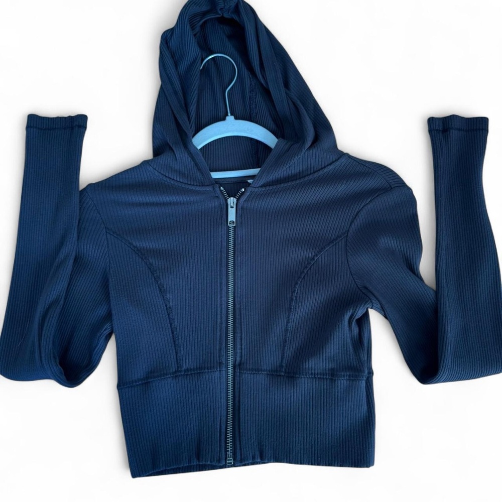 Grey Garage ribbed zip-up hoodie with long sleeves. Size small.